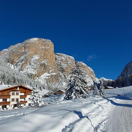 Garni Hotel Iris Selva di Val Gardena Exteriör bild