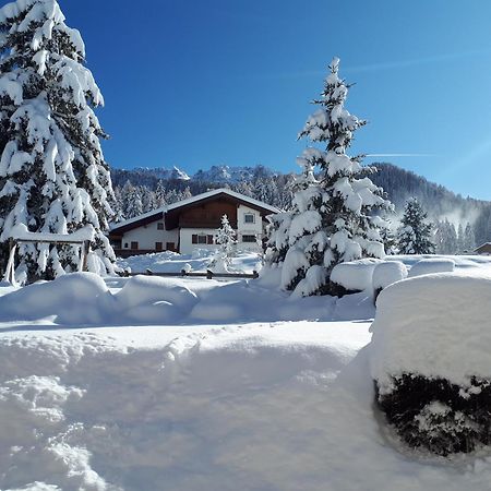 Garni Hotel Iris Selva di Val Gardena Exteriör bild