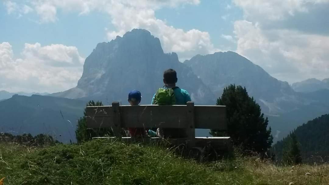 Garni Hotel Iris Selva di Val Gardena Exteriör bild