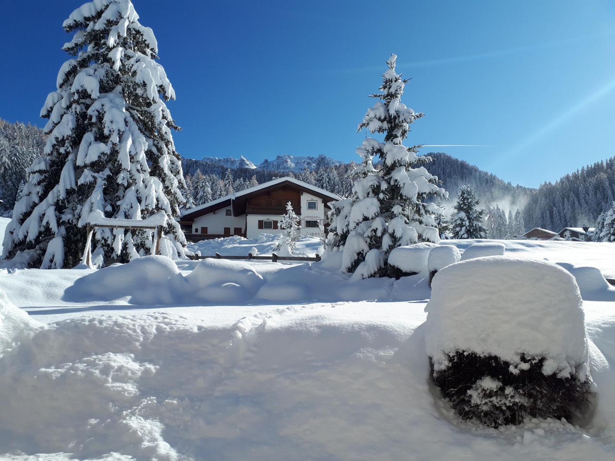 Garni Hotel Iris Selva di Val Gardena Exteriör bild