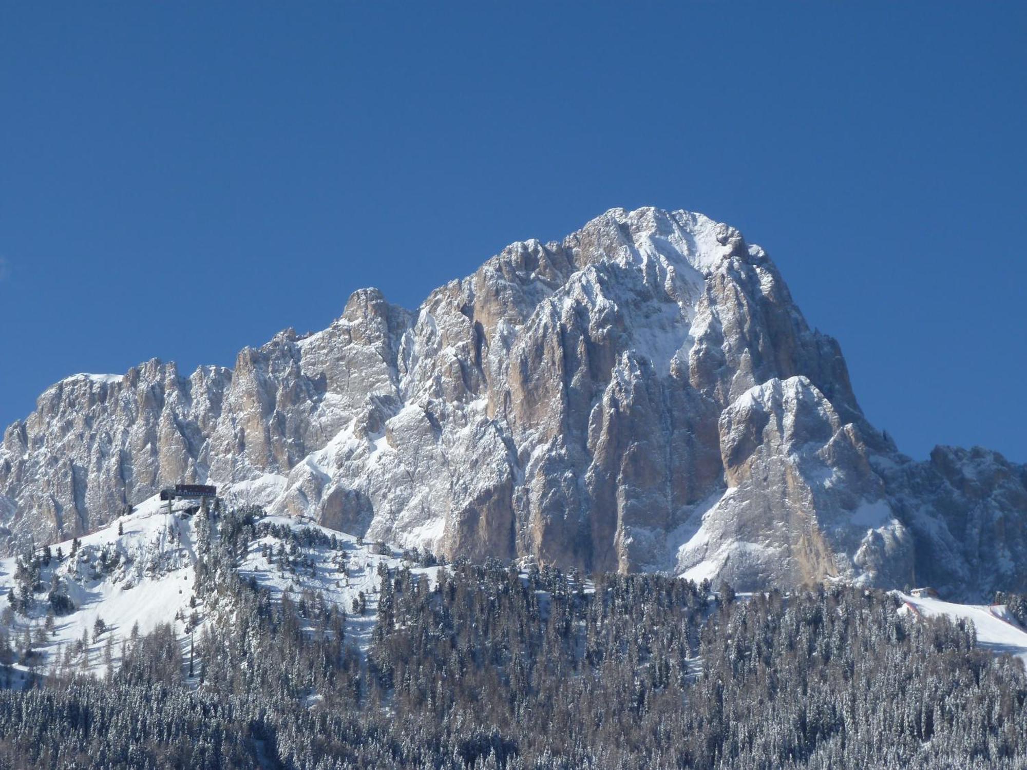 Garni Hotel Iris Selva di Val Gardena Exteriör bild
